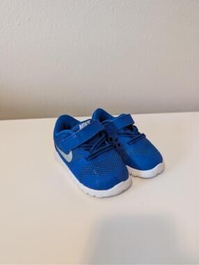 Baby Boy Blue Nike Tennis Shoes 3c athletic excellent condition Sneakers